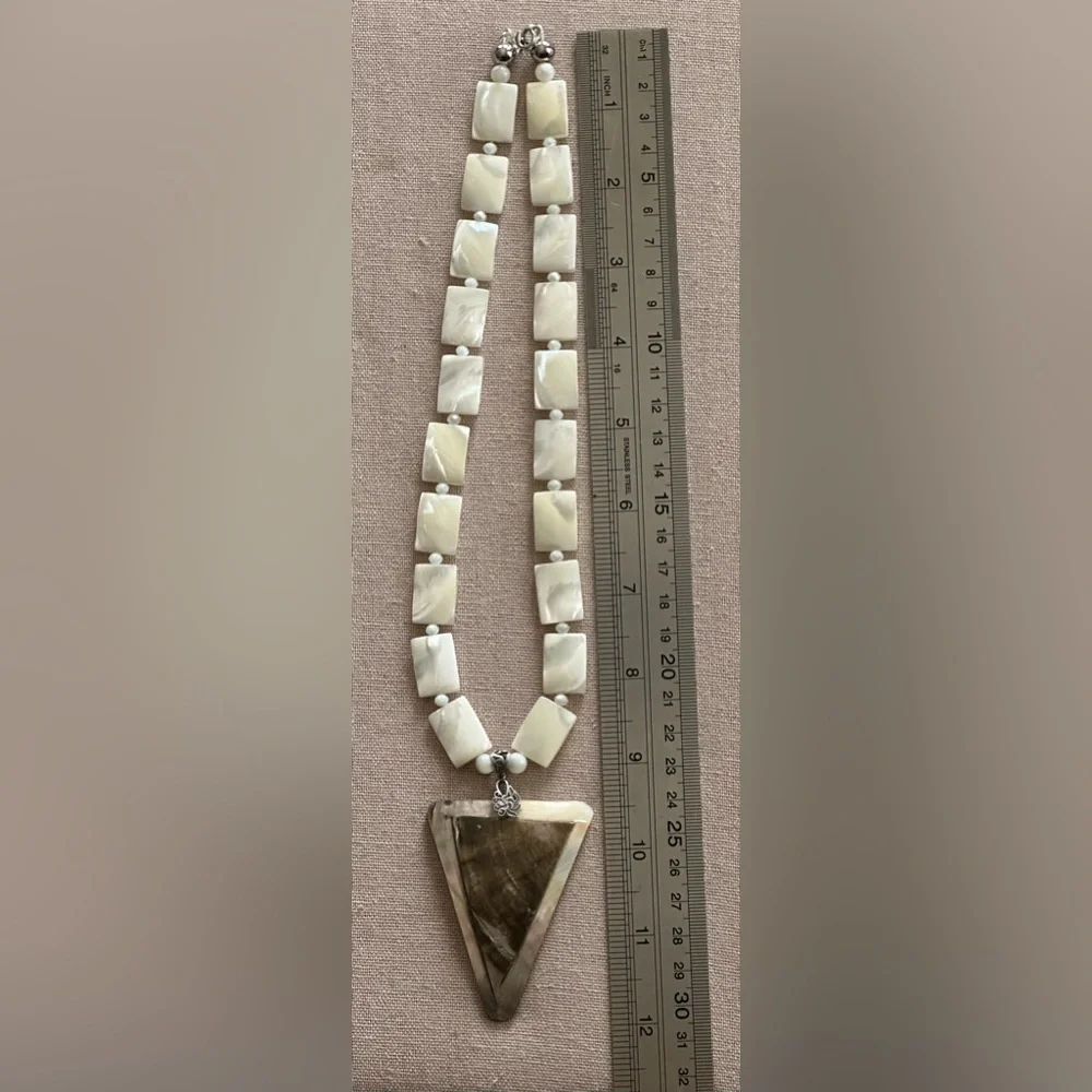 24 inch Mother of Pearl (MOP) bead Necklace NWOT - Picture 13 of 13